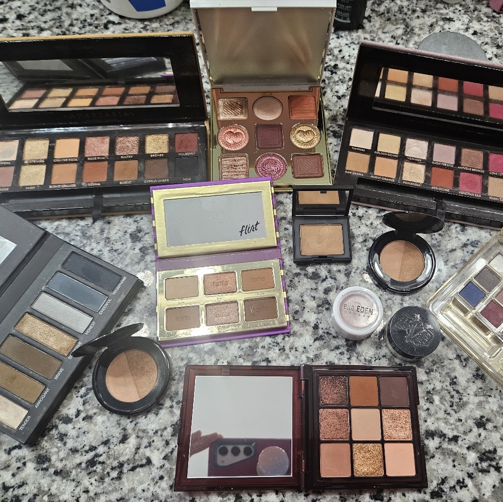 Make Up Lot